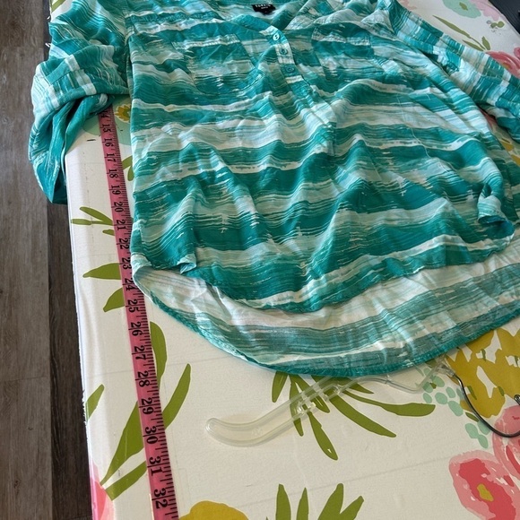 Torrid size 2 Harper - Aqua Streak Challis Blouse - Picture 7 of 9